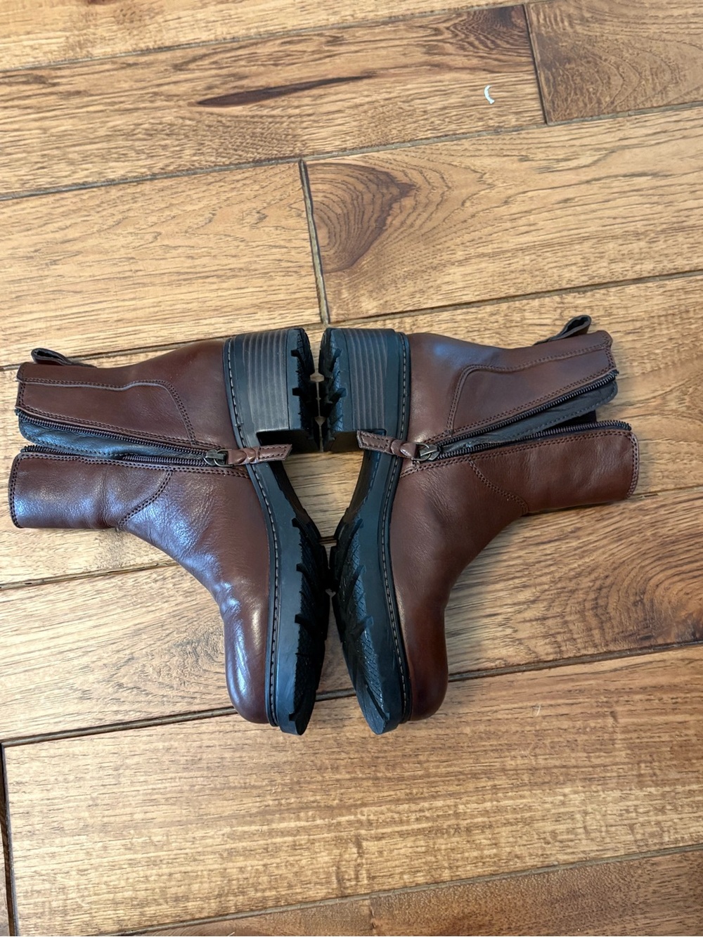 SoftWalk brown chelsea boots